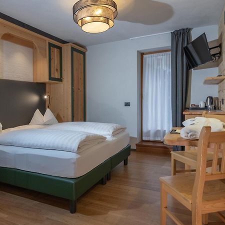 La Roccia Wellness Hotel Cavalese Exterior photo