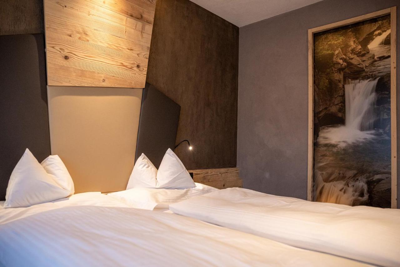 La Roccia Wellness Hotel Cavalese Exterior photo