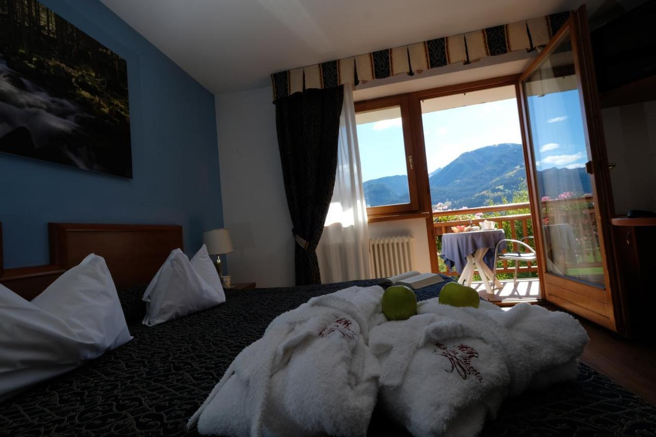 La Roccia Wellness Hotel Cavalese Exterior photo