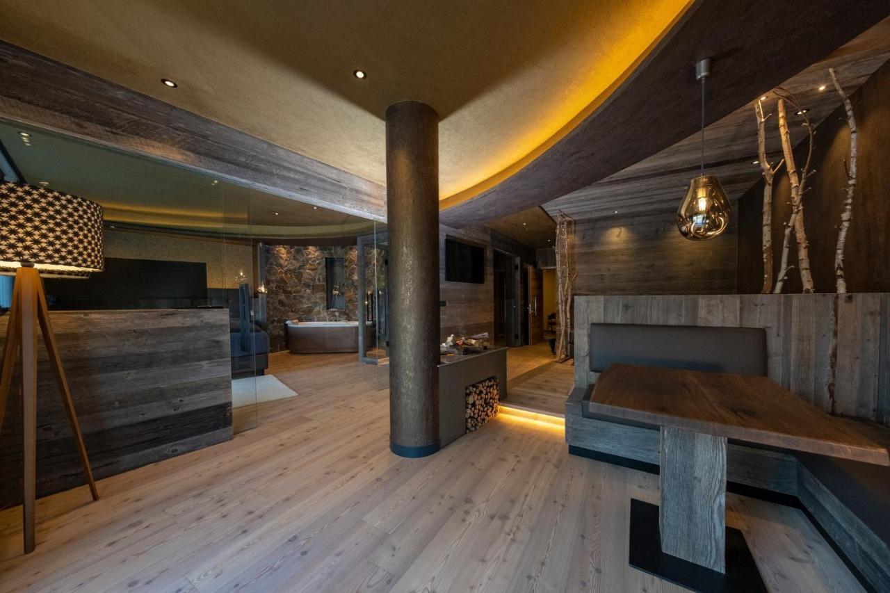 La Roccia Wellness Hotel Cavalese Exterior photo